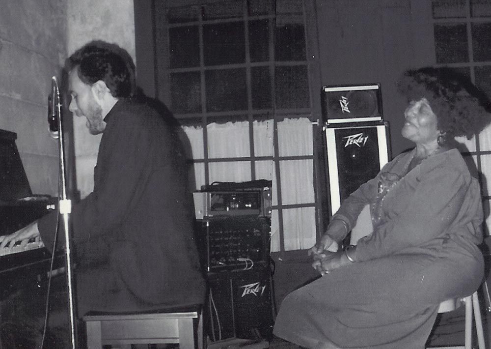 Marc Cohn performing with Muriel Davis-Wilkins